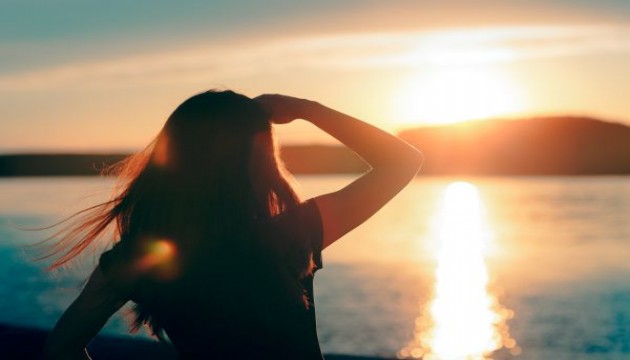 Güneşe uzun süreli maruz kalmak fotoyaşlanmayı tetikliyor