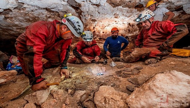 Meksika’da Mayalara ait bin yıldan eski bir kano bulundu