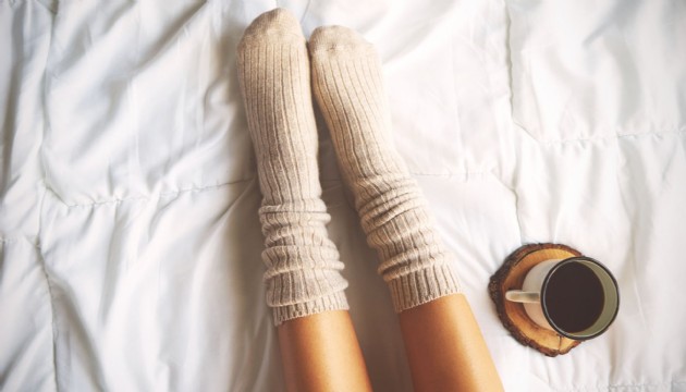 Doktorlar uyarıyor: Evde çorapsız gezmeyin!