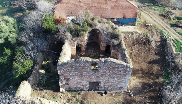 Tarihi kilise definecilerin hedefi oldu