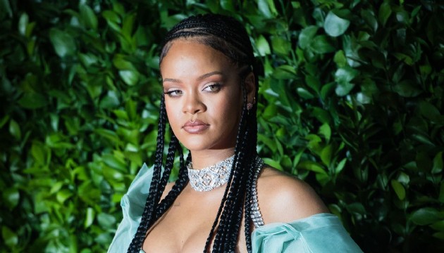 Rihanna üçüncü kez anne oldu!