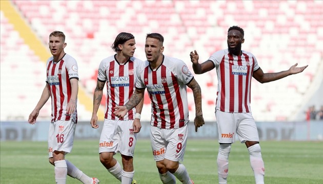 Sivasspor’da 2 isim ceza sınırında!