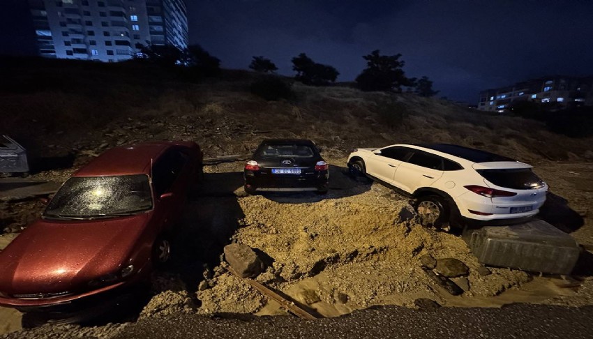 Başkent sele teslim: Yol çöktü, çok sayıda araç hasar gördü