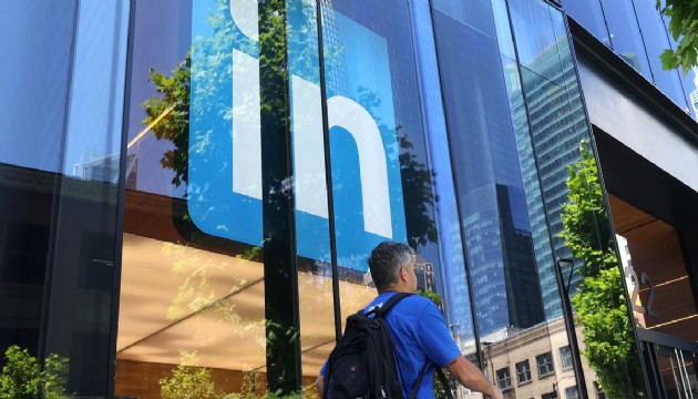 LinkedIn bu yıl ikinci kez yüzlerce çalışanını işten çıkarıyor