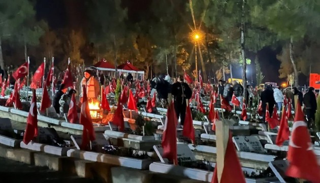 Depremde hayatını kaybedenler 04.17'de unutulmadı