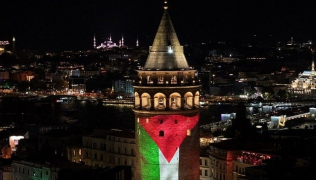 Filistin Bayrağı Galata Kulesi'ne yansıtıldı