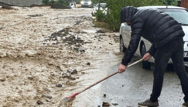Trabzon'u sağanak yağış vurdu
