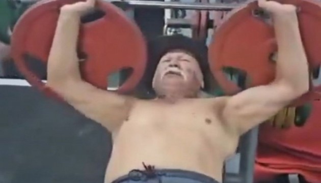 Şener Üşümezsoy'un spor salonundaki hali gündem oldu