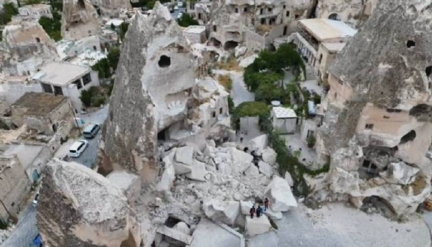 Kapadokya'da Peribacası gece yarısı çöktü!