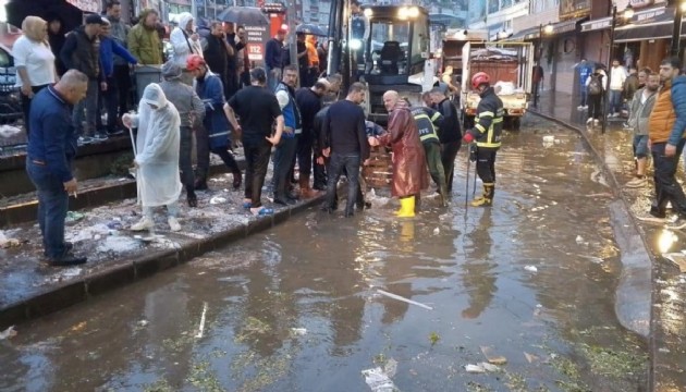 Zonguldak'ta sağanak hayatı felç etti