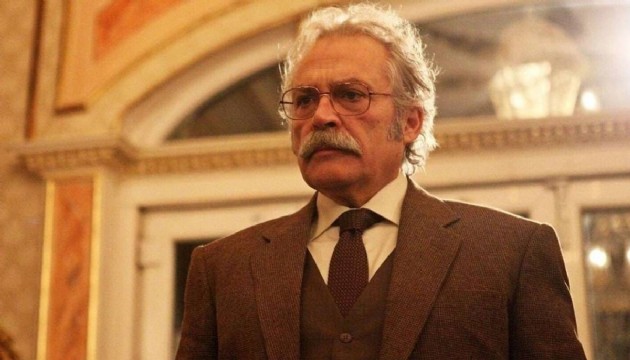 Haluk Bilginer'den elini öpmeye çalışan hayranına nasihat