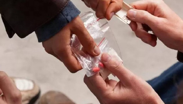 Türkiye Uyuşturucu Raporu 2025'te çocuklar görmezden gelindi: Başlama yaşı 22 olarak verildi