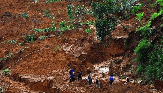 Endonezya'da heyelan: 7 ölü, 82 kişi kayıp