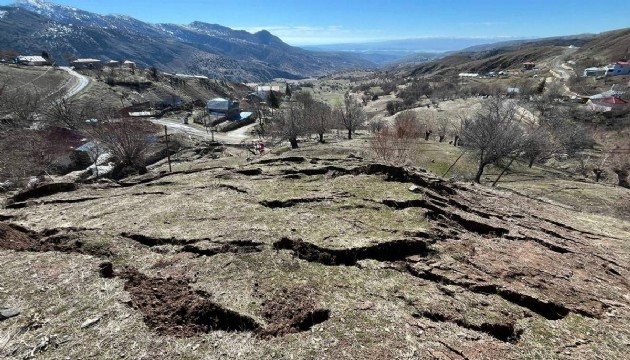 Tunceli'de bir köy yıllardır kayıyor