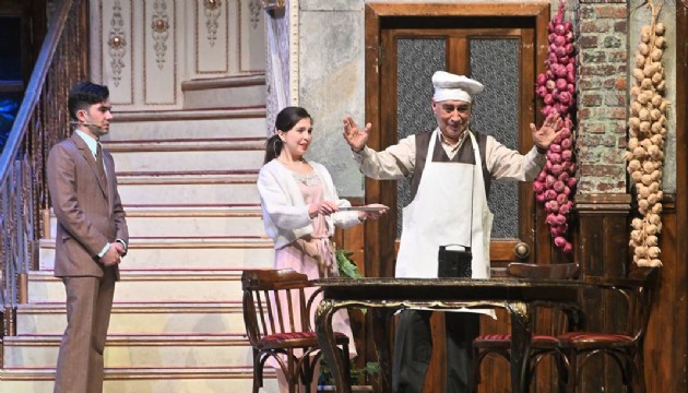 Şener Şen yeniden sahnede