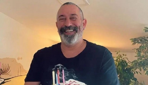 Cem Yılmaz'ın sonunda yüzü güldü!