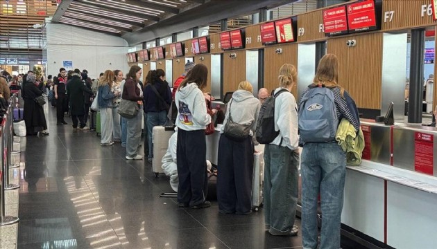 Havalimanlarında tatil yoğunluğu