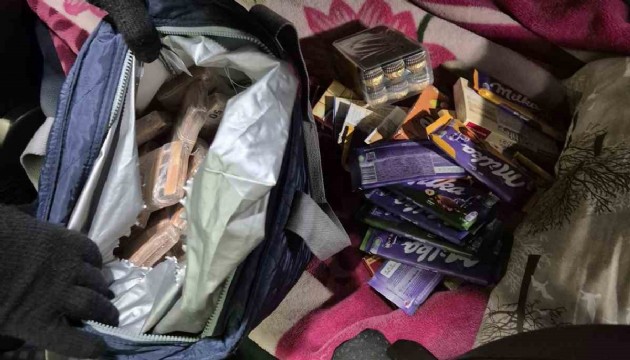 Çikolata dolu çantadan servet çıktı!