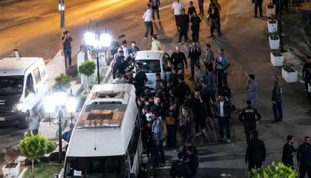 Kına gecesinde gelin ve damat tarafı birbirine girdi