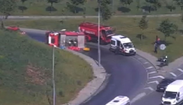 Yangından dönen itfaiye aracı devrildi: 3 yaralı
