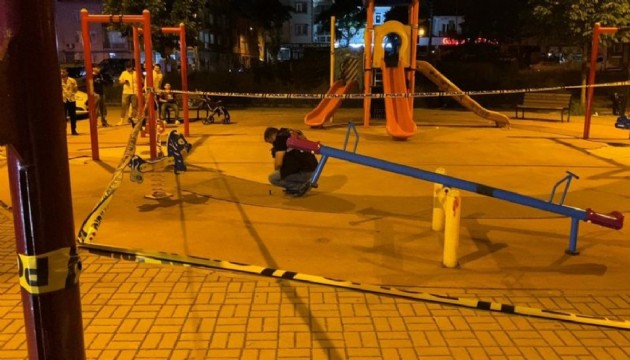 Çocuk parkında saldırı: 10 yaralı
