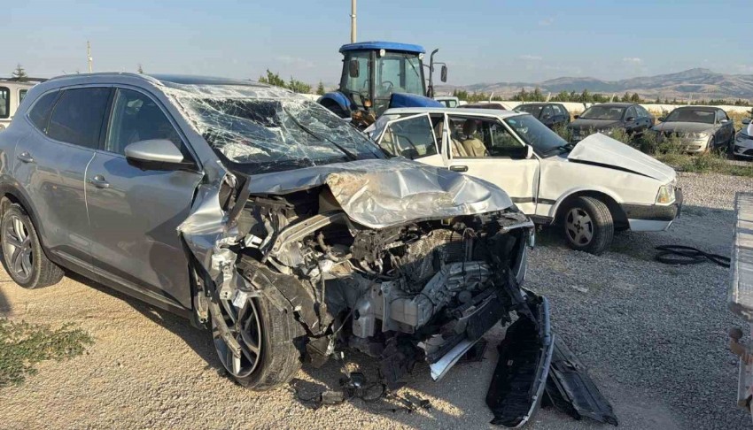 Afyonkarahisar'da feci kaza: 1 ölü 7 yaralı