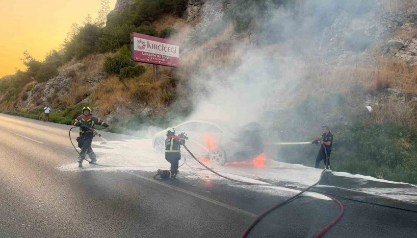 8 milyon TL'lik elektrikli araç alev topuna döndü