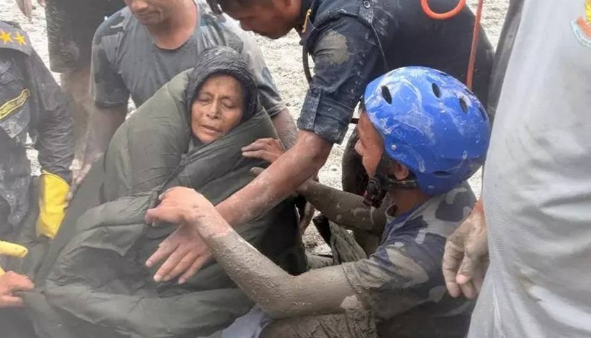 Nepal'de selin 11'inci gününde mucize kurtuluş