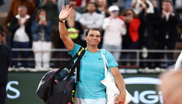 Toprak kralı Rafael Nadal Roland Garros'a erken veda etti