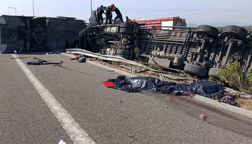 Manisa'da yolcu otobüsü ile çekici çarpıştı: 11 ölü, 27 yaralı
