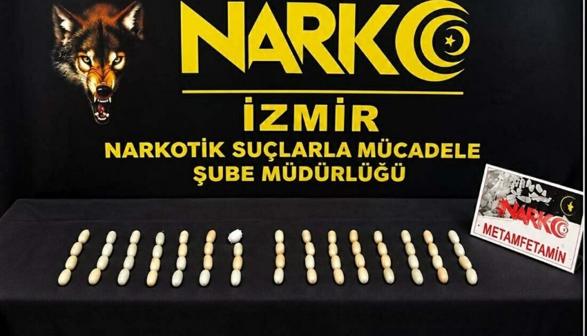 İzmir'deki havalimanında şoke eden olay! Midelerinden çıkanlar şok etti