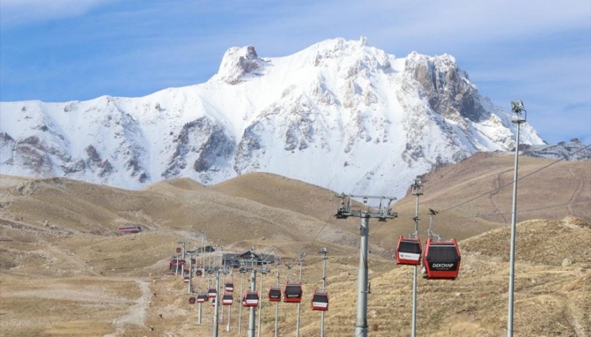 Erciyes'te iki dağcı için arama kurtarma çalışması başlatıldı