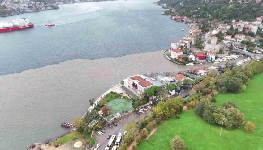İstanbul Boğazı çamura bulandı