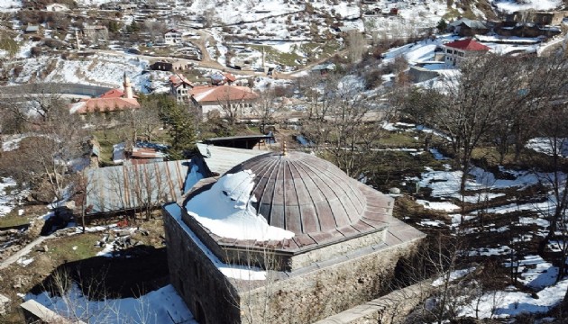 800 yıllık camiye eksik restorasyon