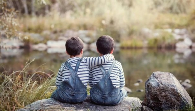 21 Haziran günü her yıl Dünya Abiler Günü olarak kutlanıyor