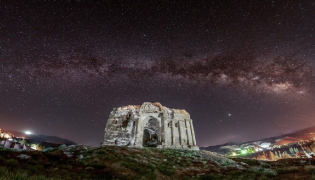 İlk kez gece fotoğraflandı