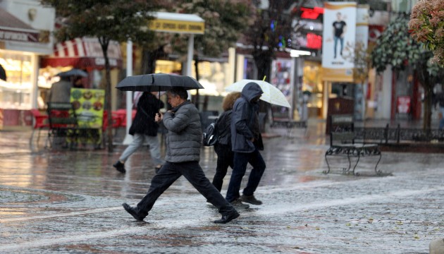 Ege'yi dolu ve sağanak yağış vurdu