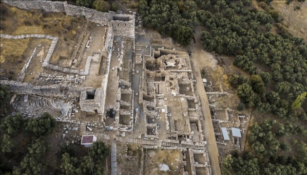 İzmir'de 1800 yıllık heykel bulundu