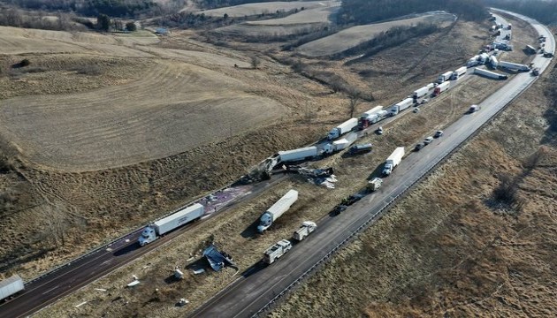 Ortalık savaş alanına döndü! 40 araç birbirine girdi