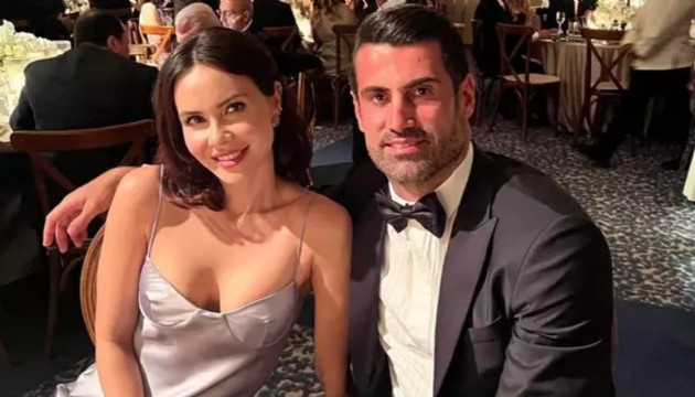 Zeynep Sever'den Volkan Demirel'e romantik kutlama