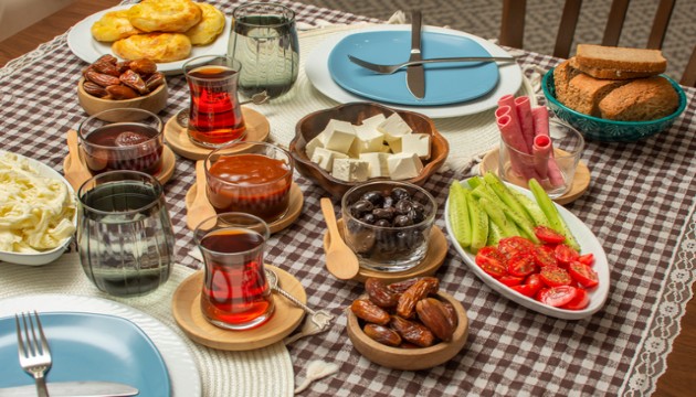 Uzmanı önerdi: Yükselen kan şekerinin bariyeri ‘aralıklı iftar’