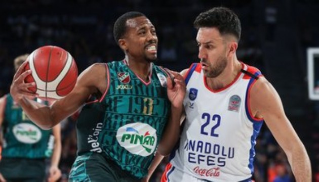 Anadolu Efes şampiyonluğa koşuyor