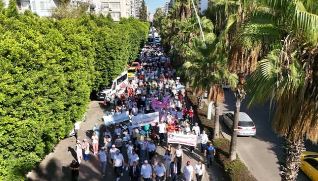 Adana'da sağlıklı yaşam yürüyüşü düzenlendi