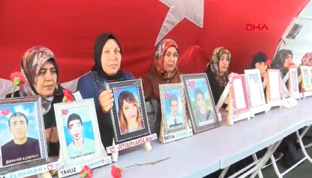 Evlat nöbeti Anneler Günü'nde de devam etti