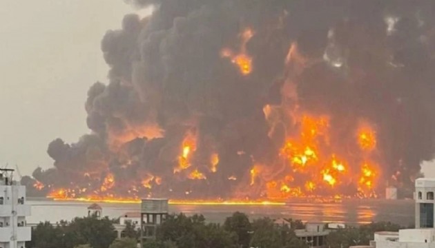İsrail, Yemen'in limanlarına saldırdı