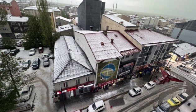 Dolu yağınca tüm şehir Mayıs ayında kışa döndü