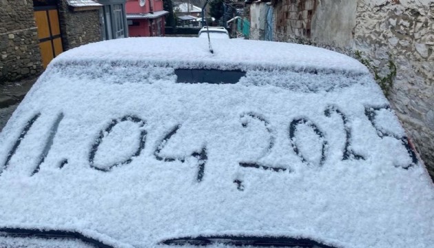 İzmir'in yüksek kesimlerinde kar etkili oldu