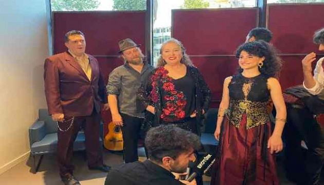 Barcelona Gypsy Balkan Orchestra ft. Suzan Kardeş AKM'de