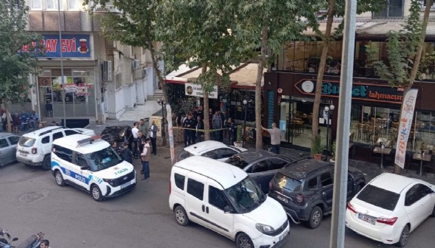 Diyarbakır'da sanat merkezine kurşun yağdırdılar