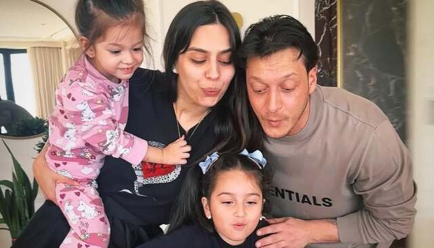 Ünlü çift üçüncü kez anne baba oldu